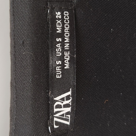 Zara Black Crop Top Size Small Long Sleeve Zip Side With Cups - Picture 5 of 8